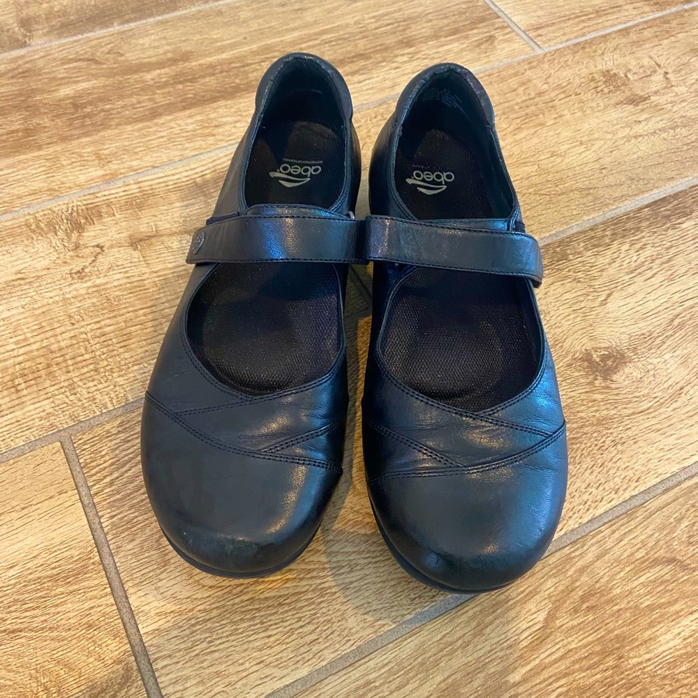 Dress shoes, Very Lightly used. Size 8.5 abeo brand